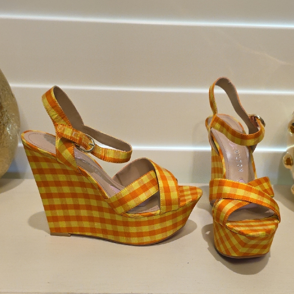 New Paris Hilton Yellow Plaid Wedges - Picture 1 of 2